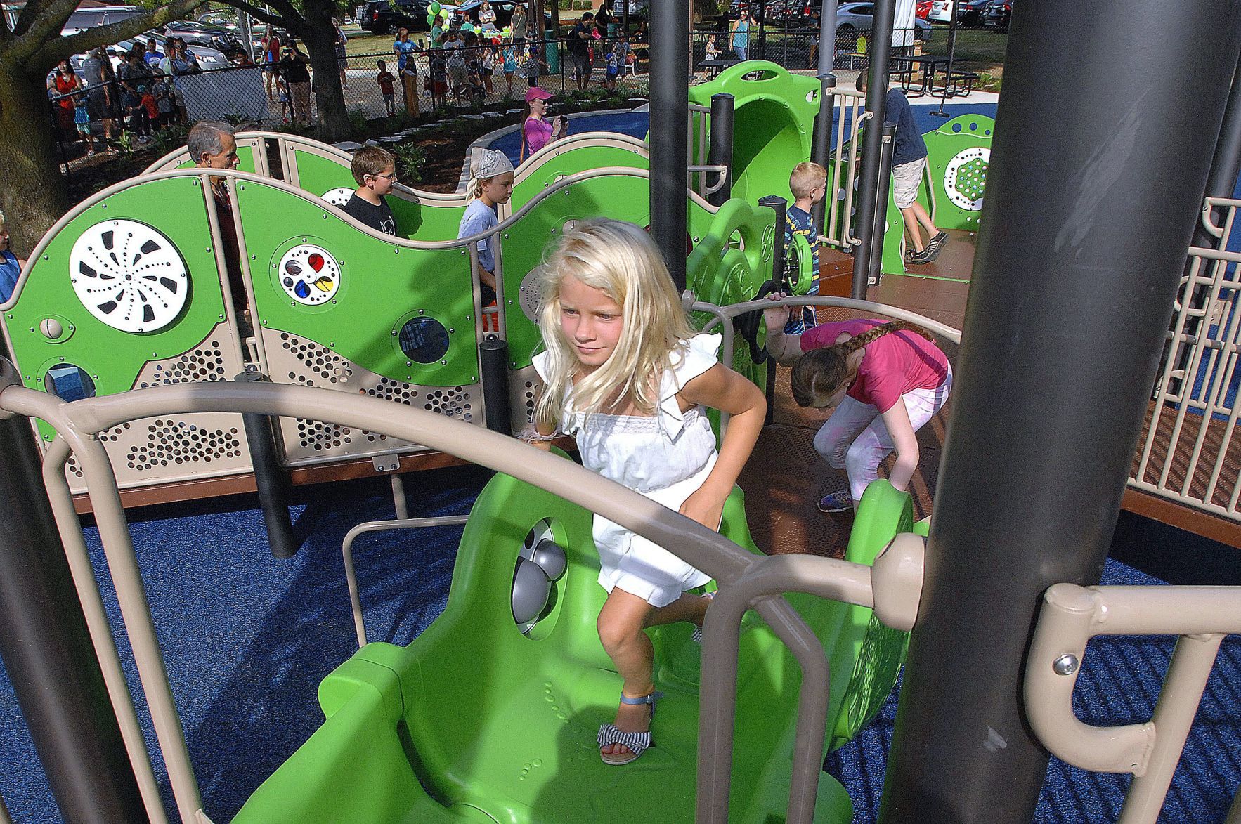 080919-blm-loc-8playground